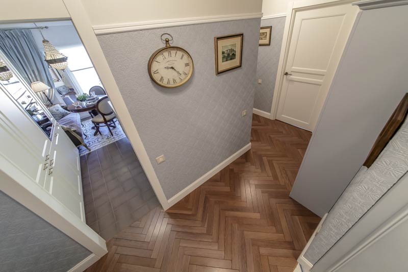 Белые плинтусы и наличники