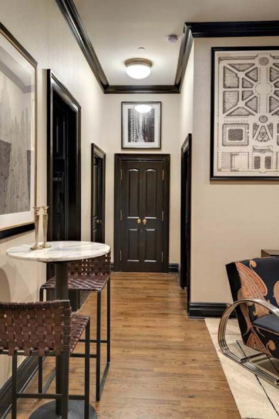 Плинтус в цвет дверей