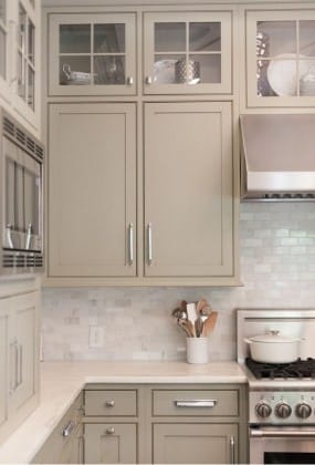 перламутровый фартук на кухне