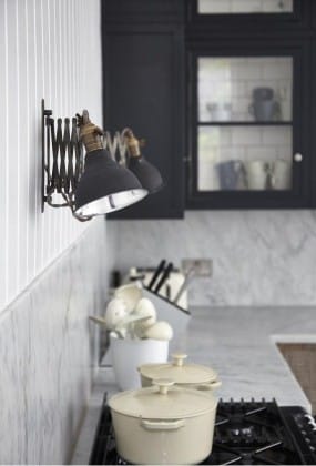 фартук из камня на кухне