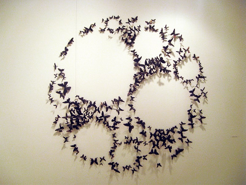 украшение стены поделками из бумаги